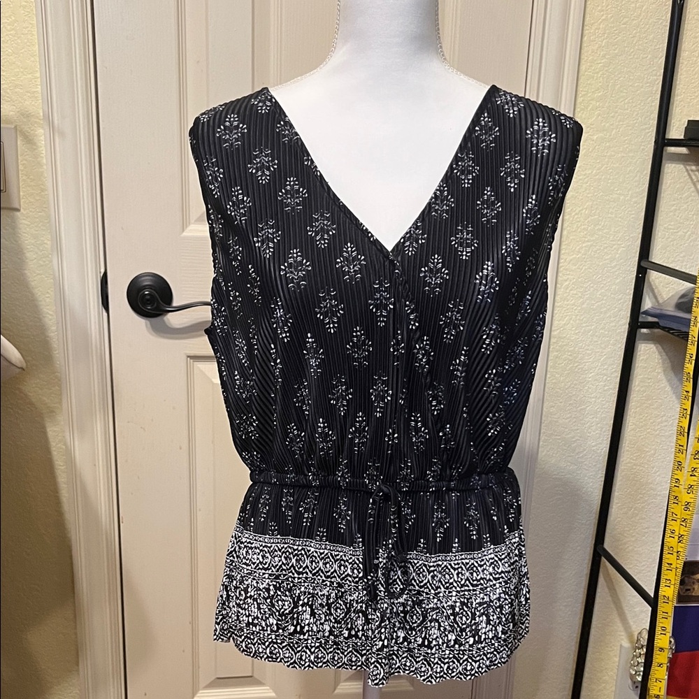 Fever Black and White Patterned V neck suplice Blouse
